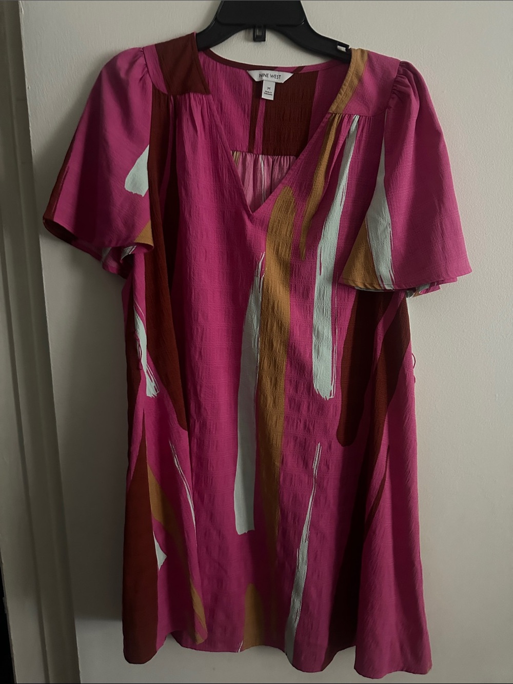 Nine West Fuchsia Abstract Flutter Sleeve Dress with tie belt